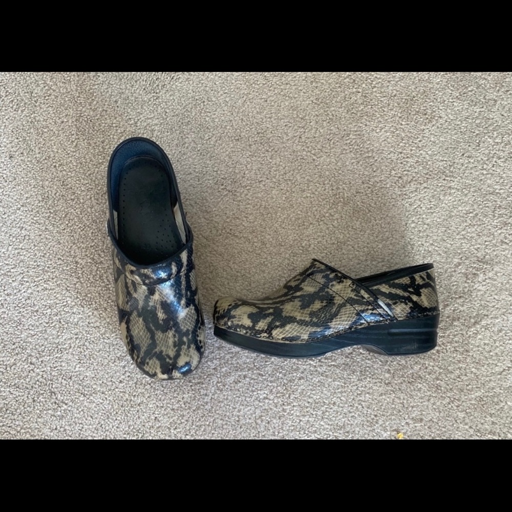 Dansko! Size 39 shoes! Barely worn! Gorgeous! Just too big on me, I need a 38